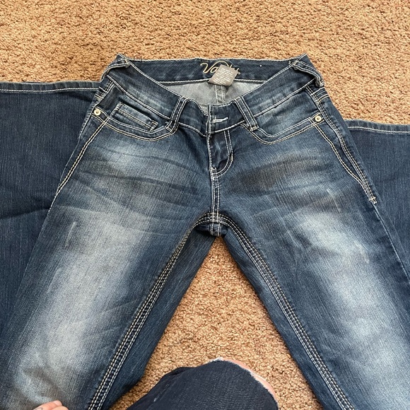 Vanity - Picture 2 of 3